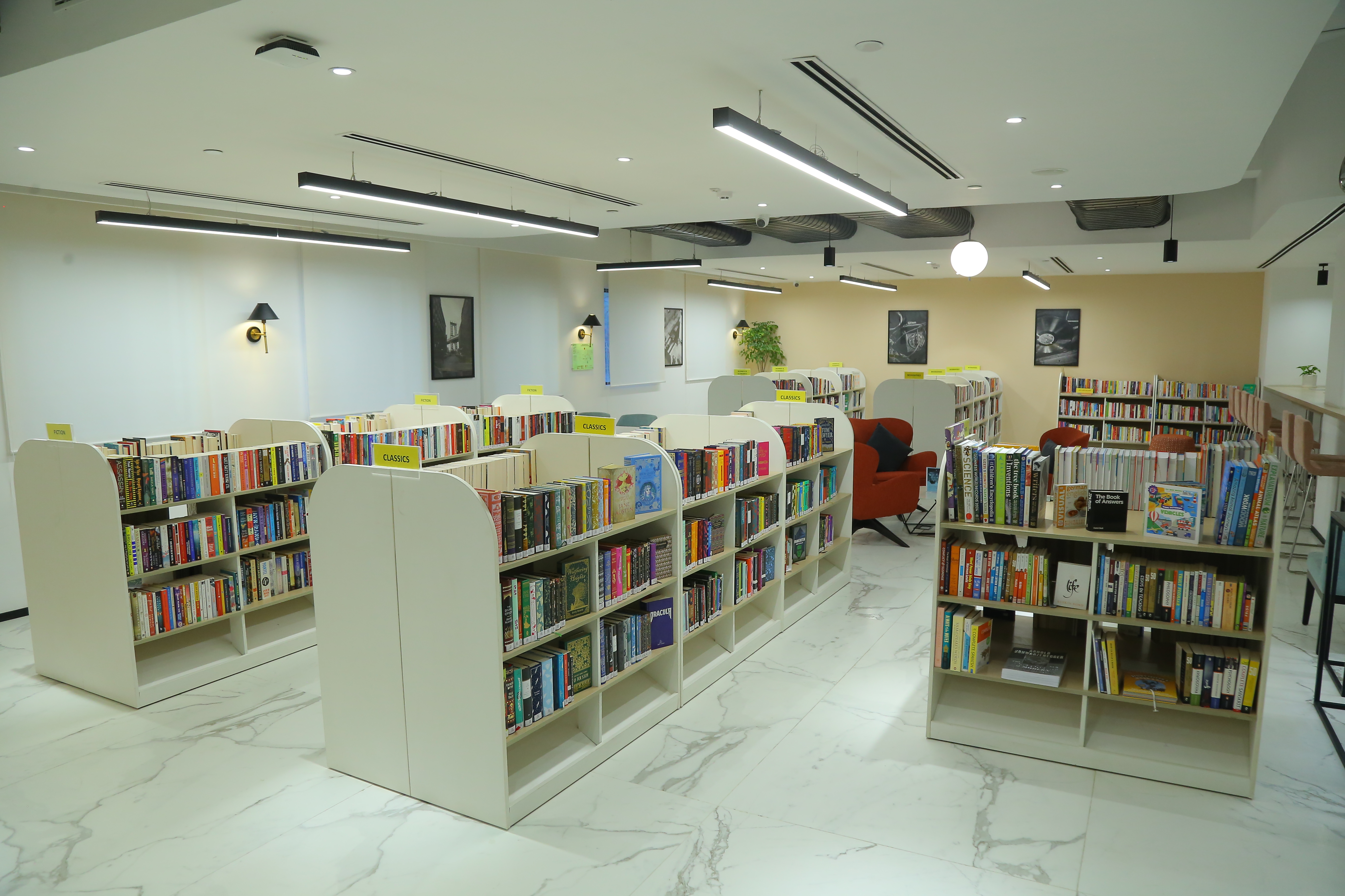 inaugurates The Public Library in Noida